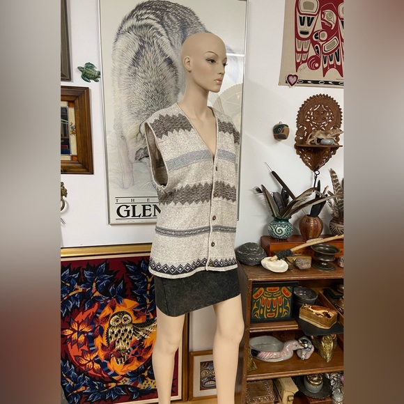 Vintage Knit Wool Grandpa Vest with Coconut Shell Buttons - Picture 10 of 11